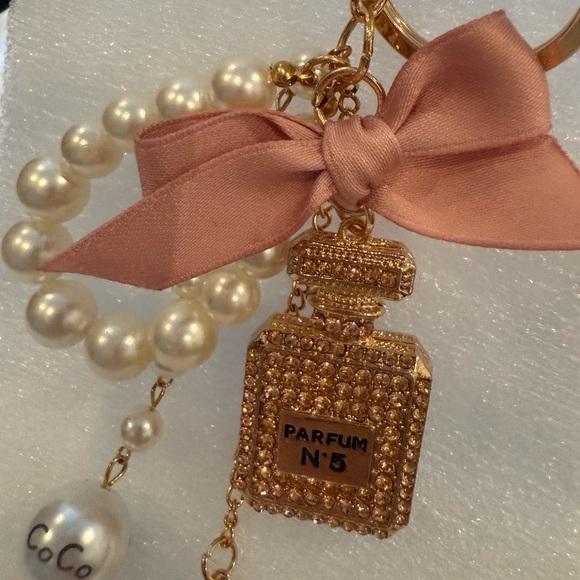 Chic Parfum Bottle & Pearl Bracelet Keychain Blush Bow Eiffel Charm GoldTone New - Picture 4 of 11